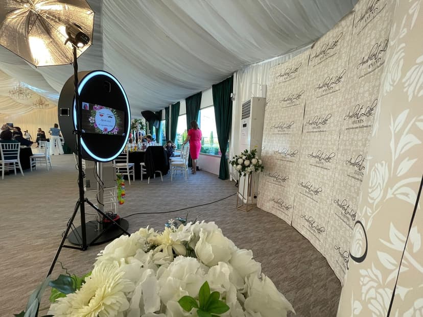 Cabina foto Bloom Events pregatita pentru nunta