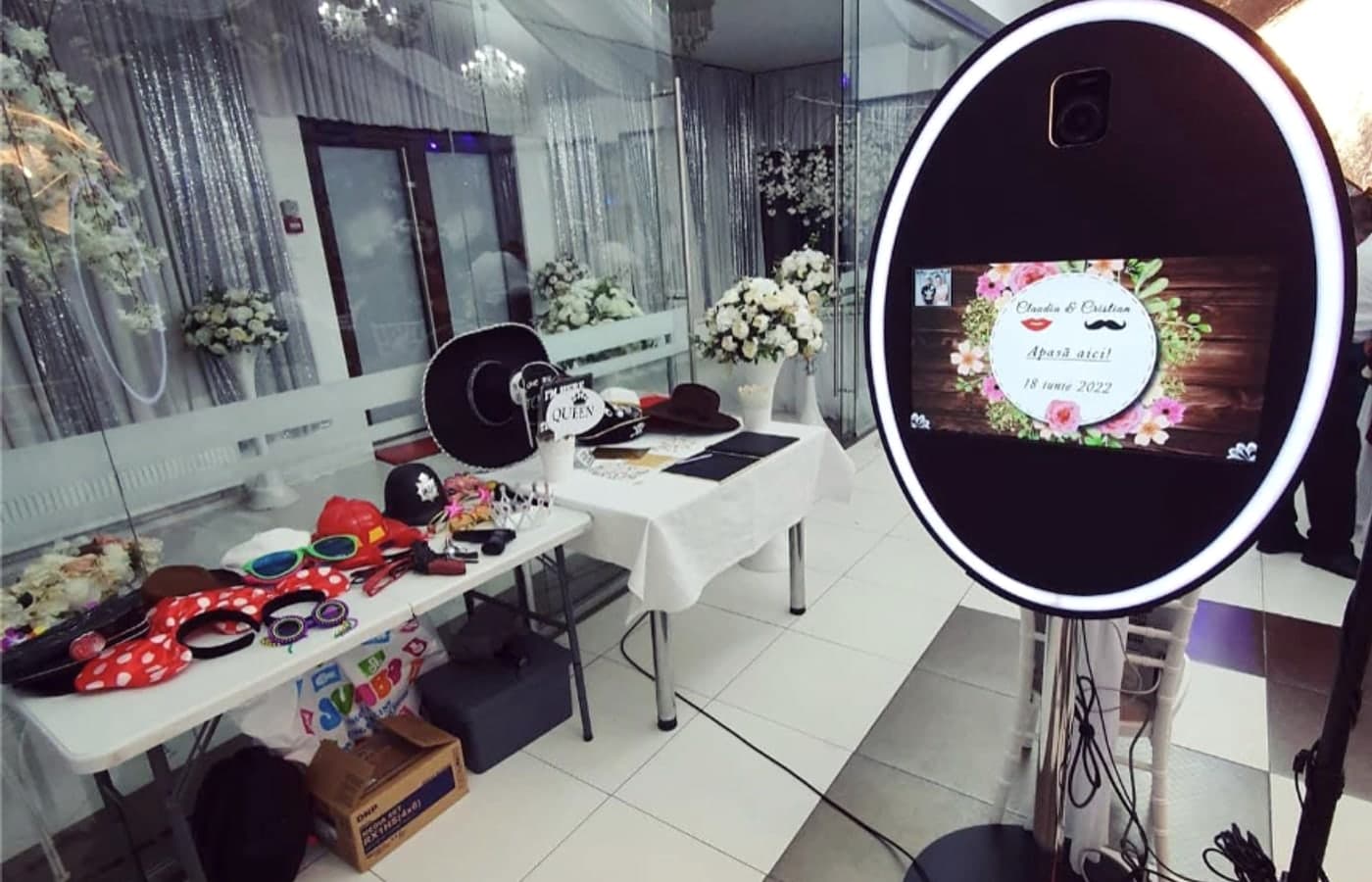 Cabina foto Bloom Events cu panou inclus la eveniment